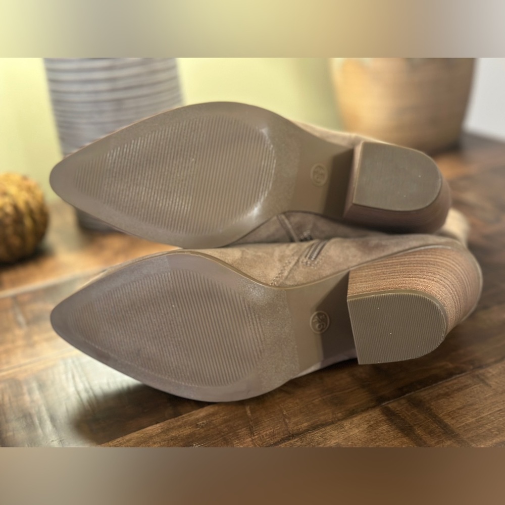 Universal Thread Booties - image 4